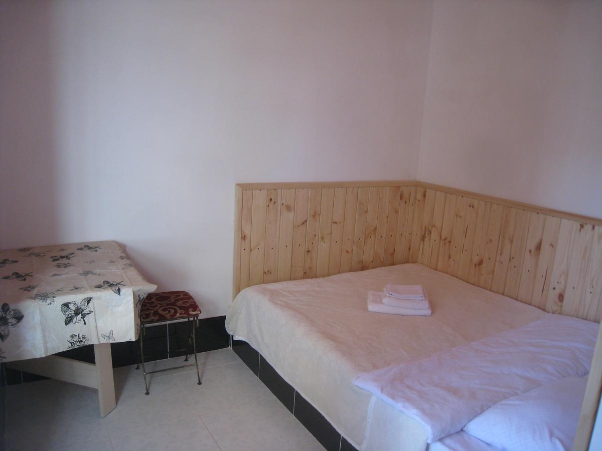 Mini-Hotel Kamianets Buitenkant foto